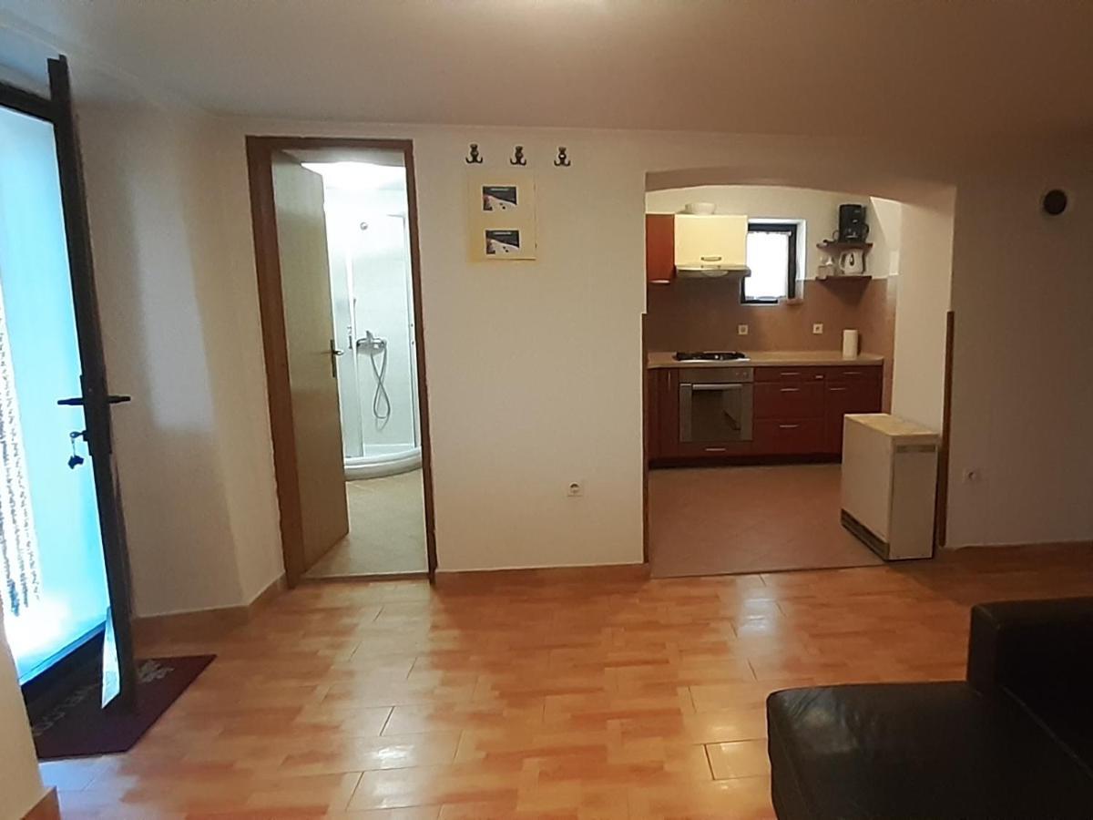 Holiday Home Loznati เซรส ภายนอก รูปภาพ