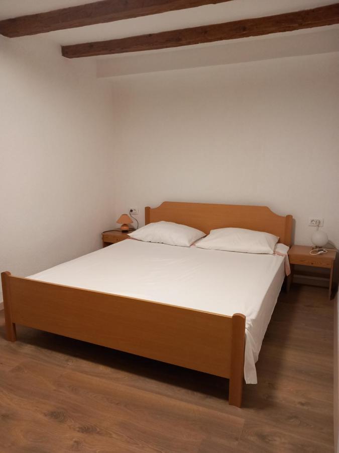 Holiday Home Loznati เซรส ภายนอก รูปภาพ