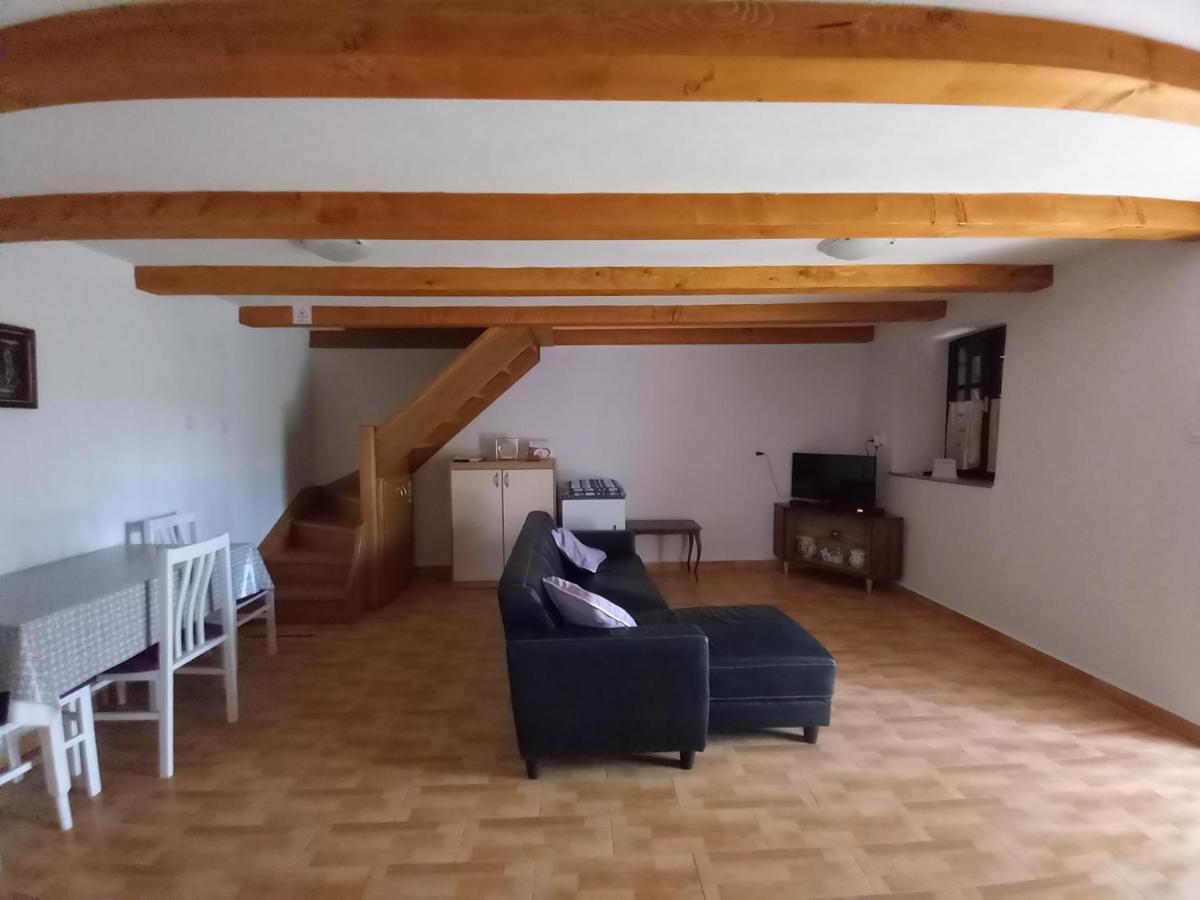 Holiday Home Loznati เซรส ภายนอก รูปภาพ