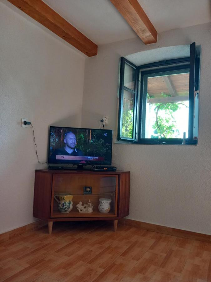 Holiday Home Loznati เซรส ภายนอก รูปภาพ