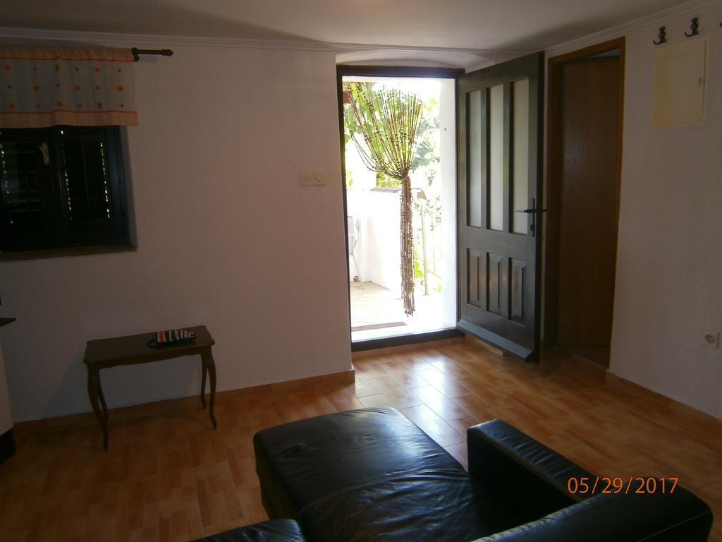 Holiday Home Loznati เซรส ภายนอก รูปภาพ