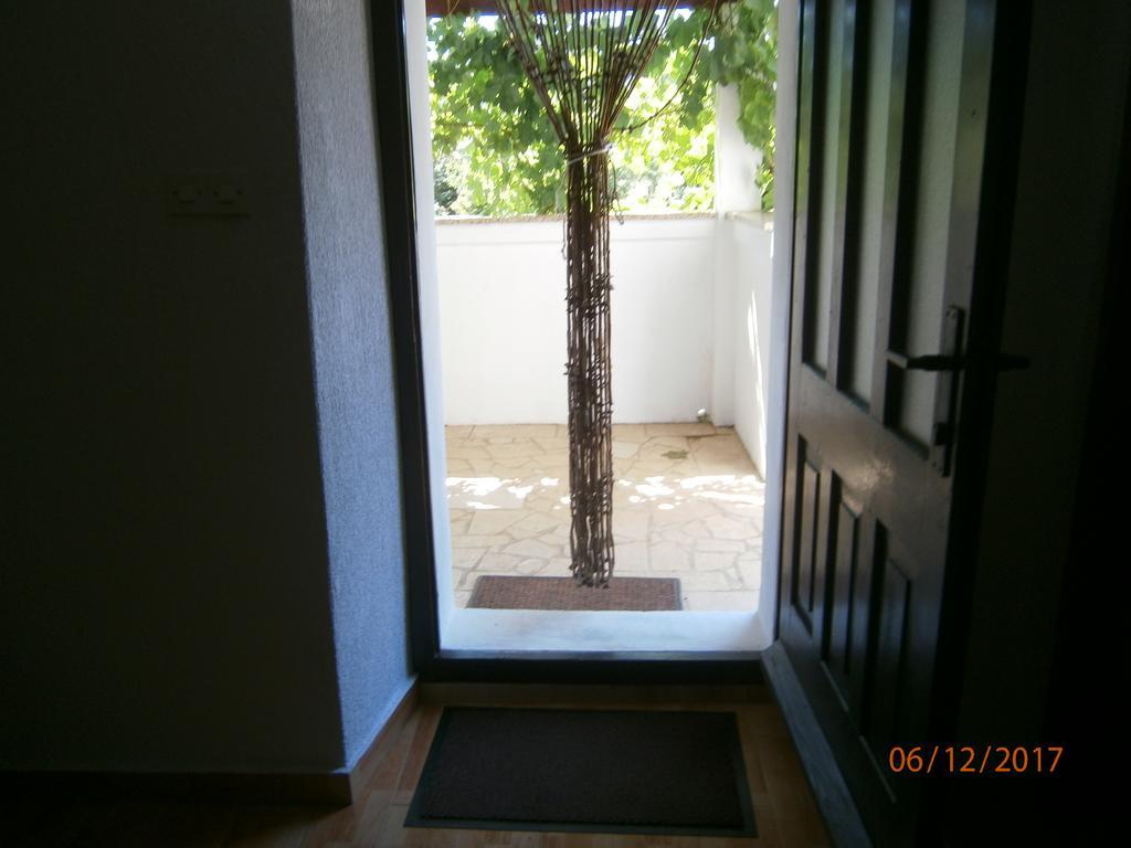 Holiday Home Loznati เซรส ภายนอก รูปภาพ